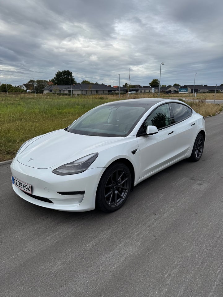 Tesla Model 3 Long Range AWD 4d