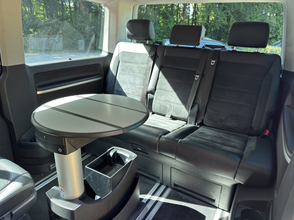 VW Multivan 2,0 TDi 204 Highline DSG kort