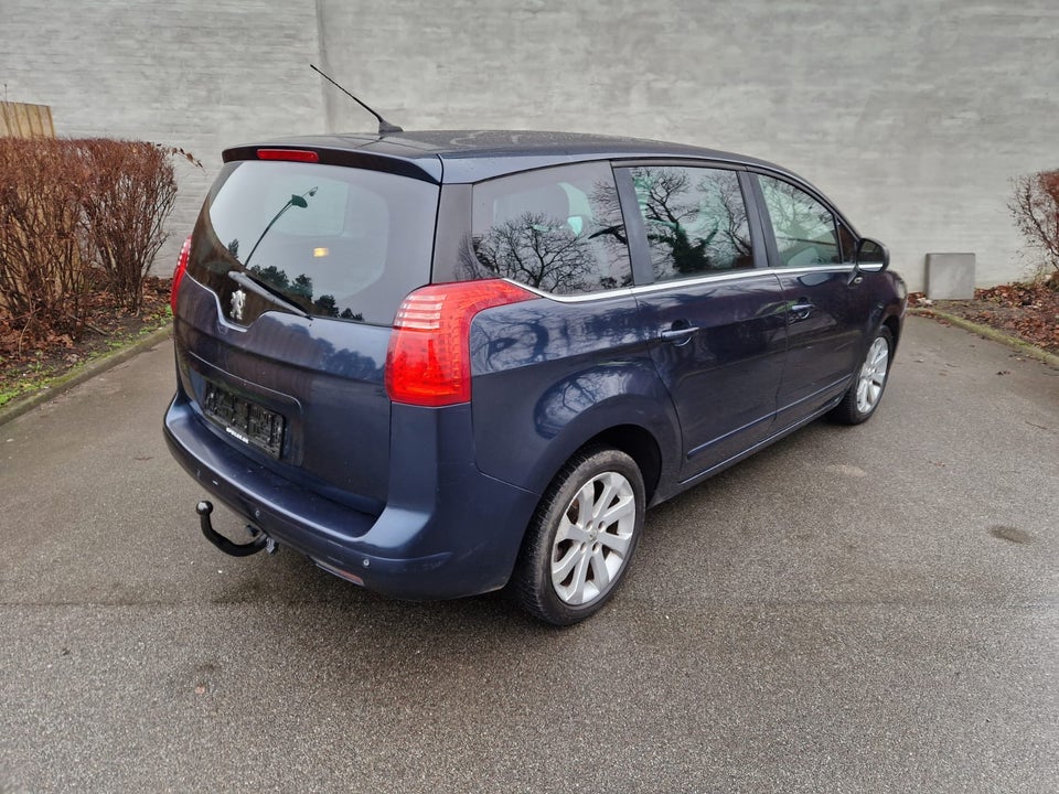 Peugeot 5008 1,6 HDi 112 Premium ESG 5d