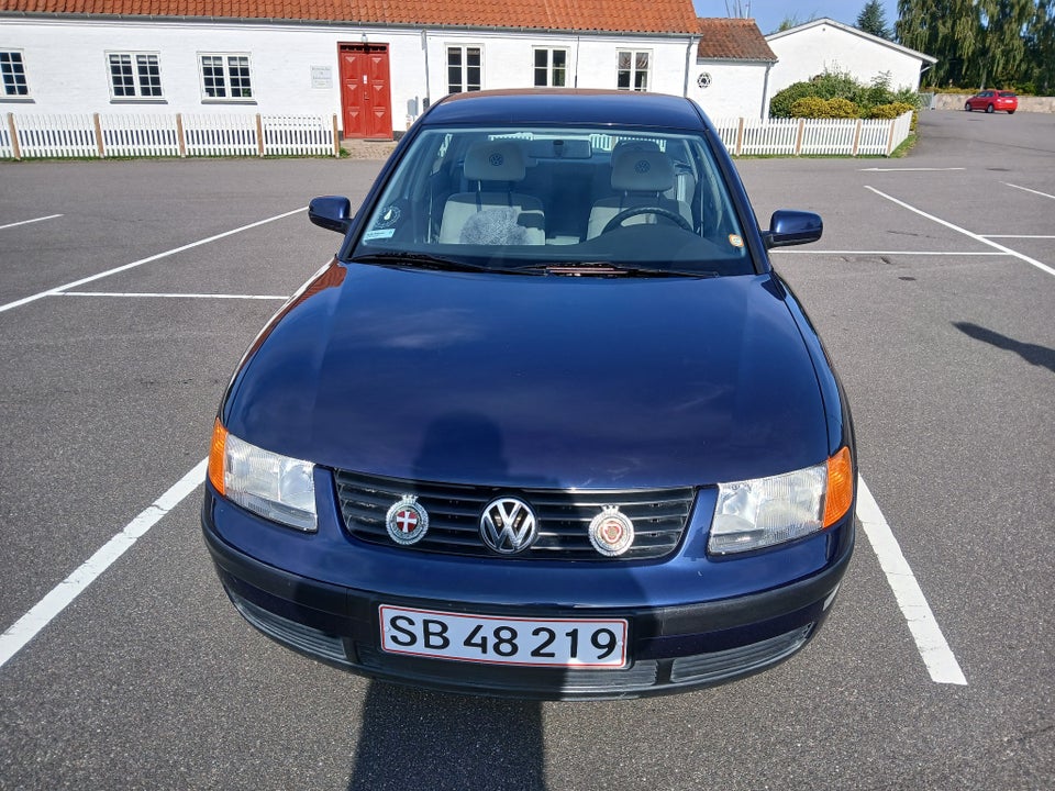 VW Passat 1,6 Comfortline 4d