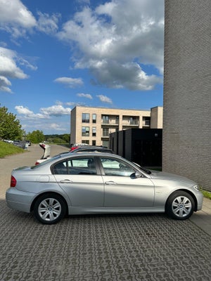 BMW 320i 2,0  4d