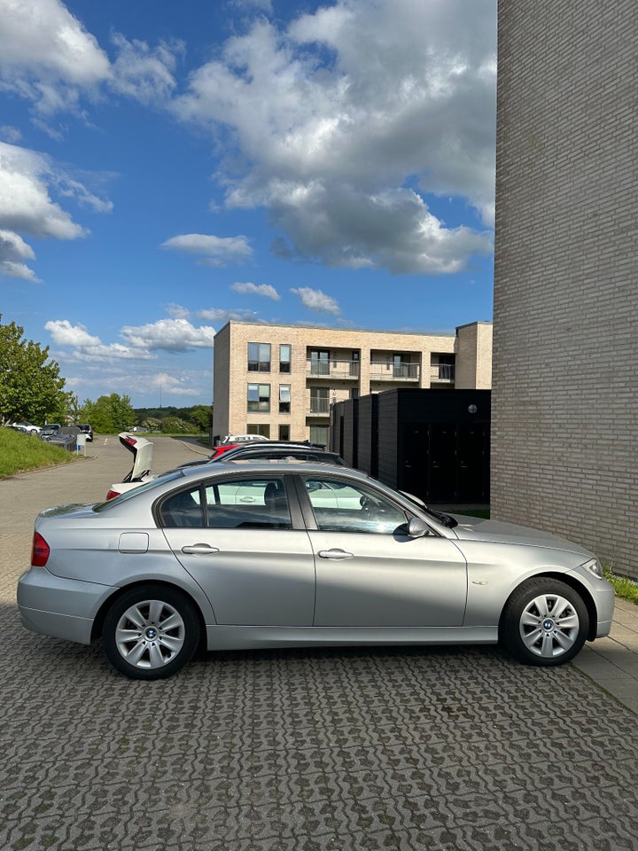 BMW 320i 2,0  4d