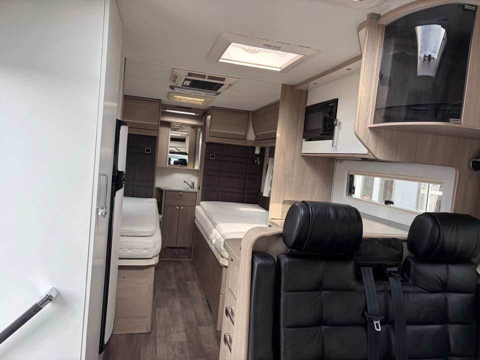 Mercedes Kabe 2,2 i810LT aut. 2d