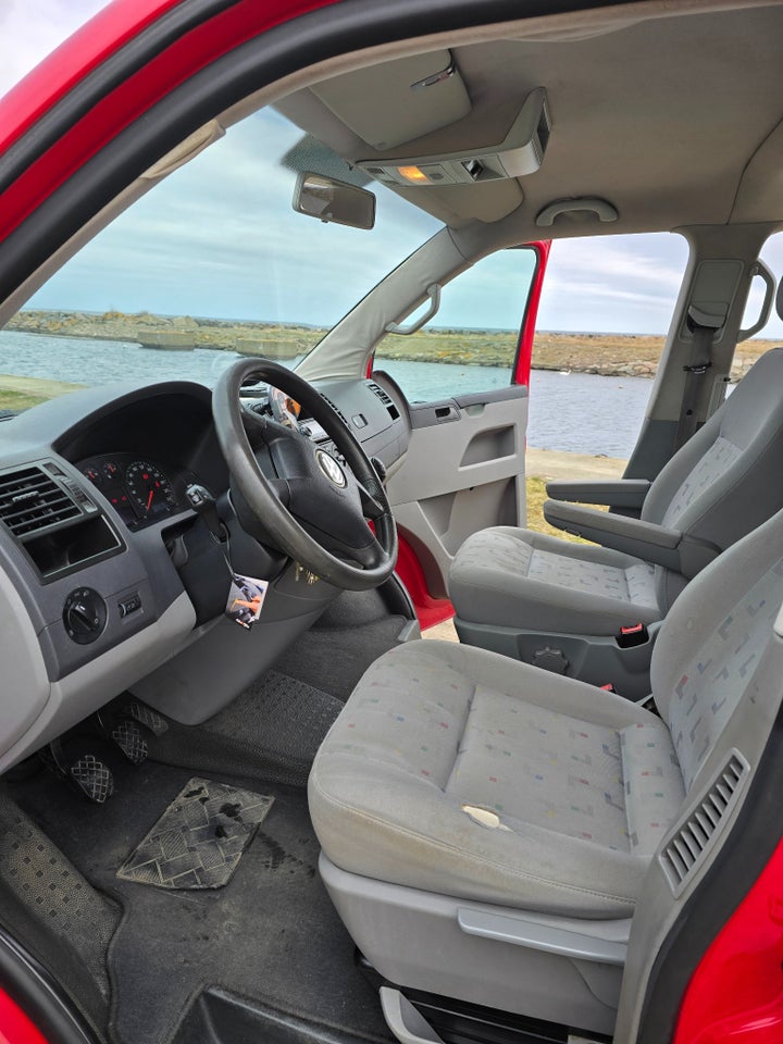 VW Transporter 2,5 TDi 130 Comfortline 5d