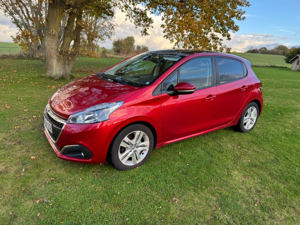 Peugeot 208 1,2 VTi 82 Signature Sky 5d