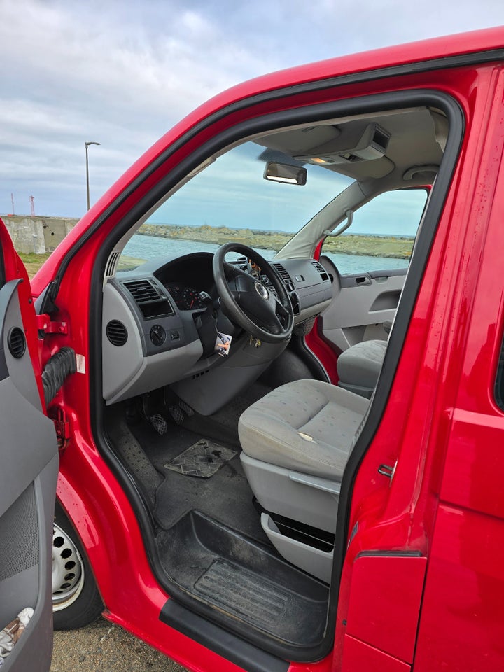 VW Transporter 2,5 TDi 130 Comfortline 5d