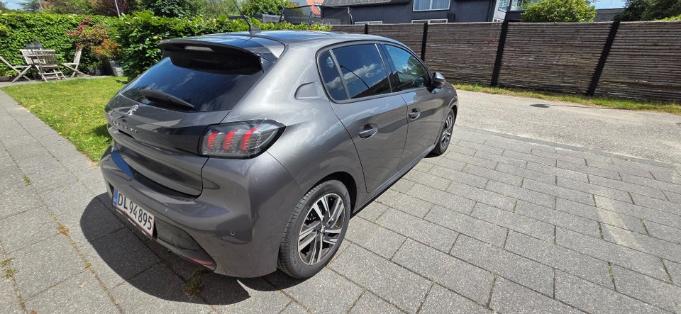 Peugeot 208 1,2 PureTech 100 Allure Sky 5d