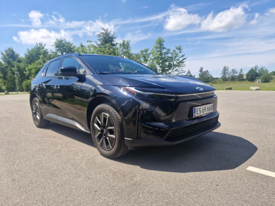 Toyota bZ4X 73 Executive 5d