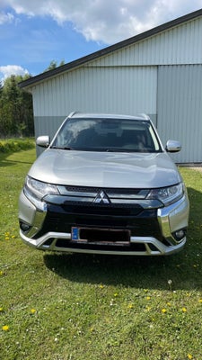 Mitsubishi Outlander 2,4 PHEV Invite+ CVT 4WD 5d