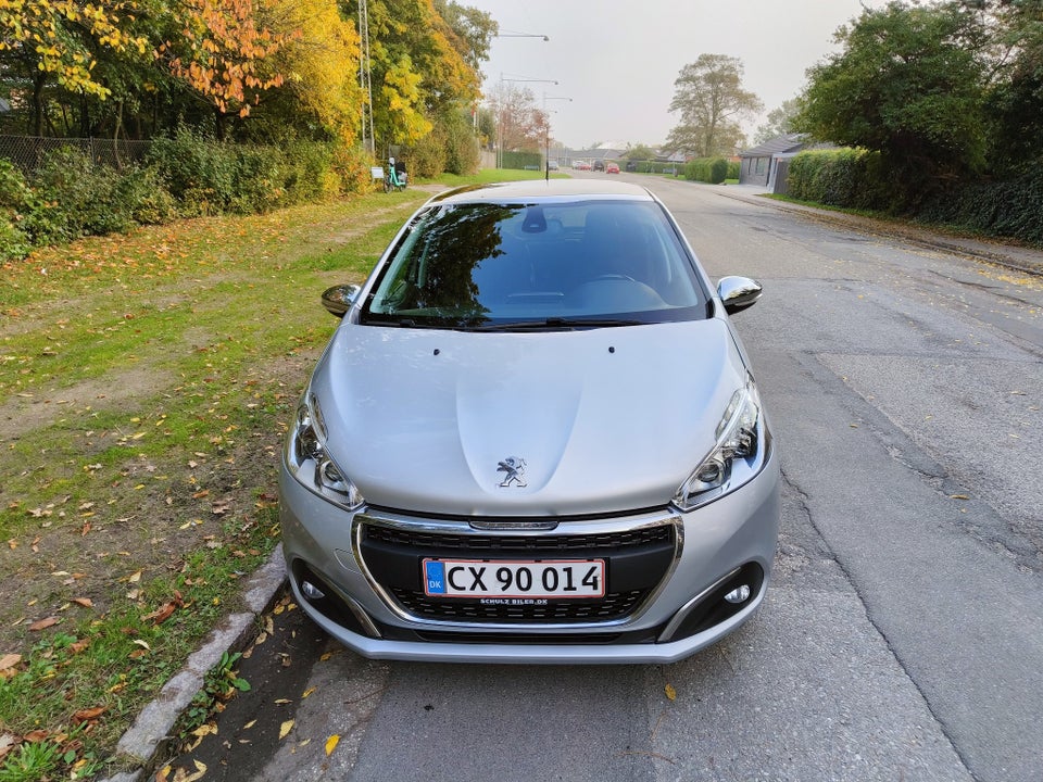 Peugeot 208 1,6 BlueHDi 100 Allure Sky 5d