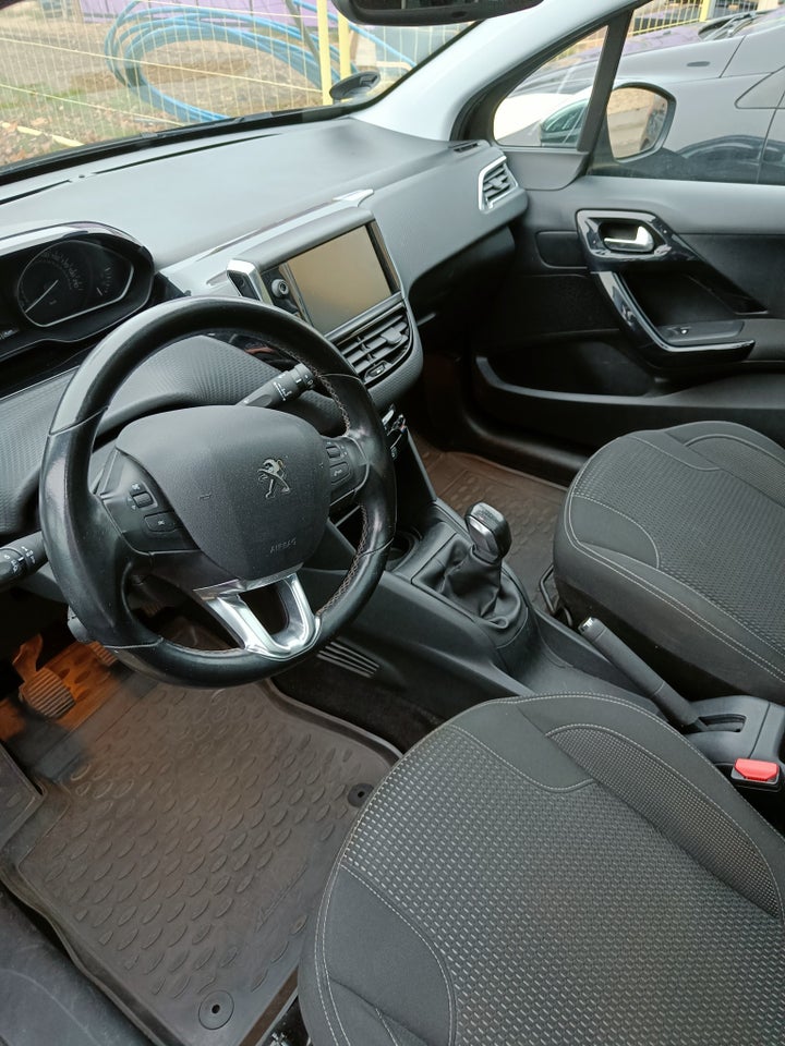 Peugeot 208 1,6 BlueHDi 100 Desire Sky 5d