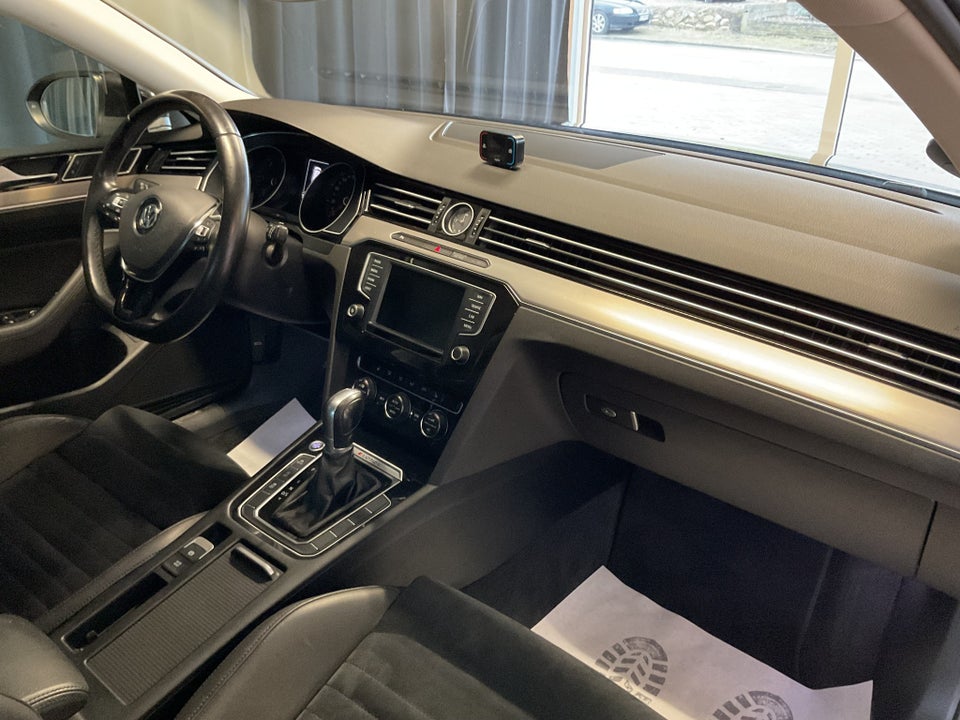 VW Passat 2,0 TDi 240 Highline Variant DSG 4Motion Van 5d