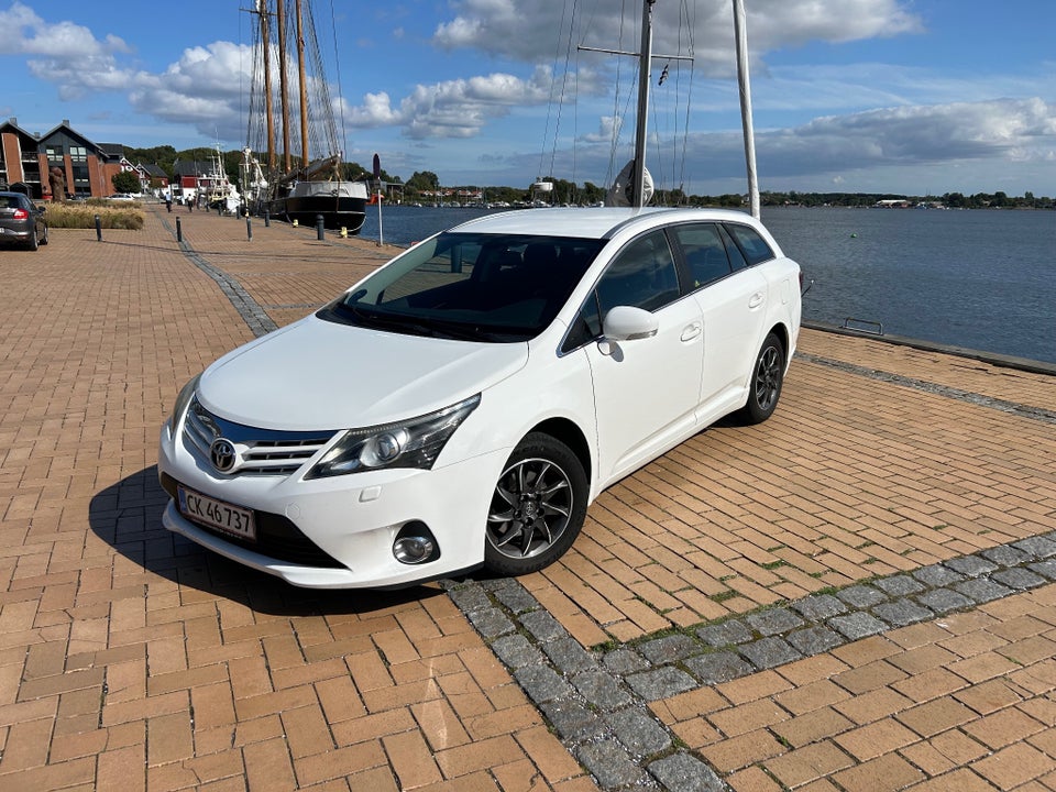 Toyota Avensis 2,0 D-4D T1 stc. 5d