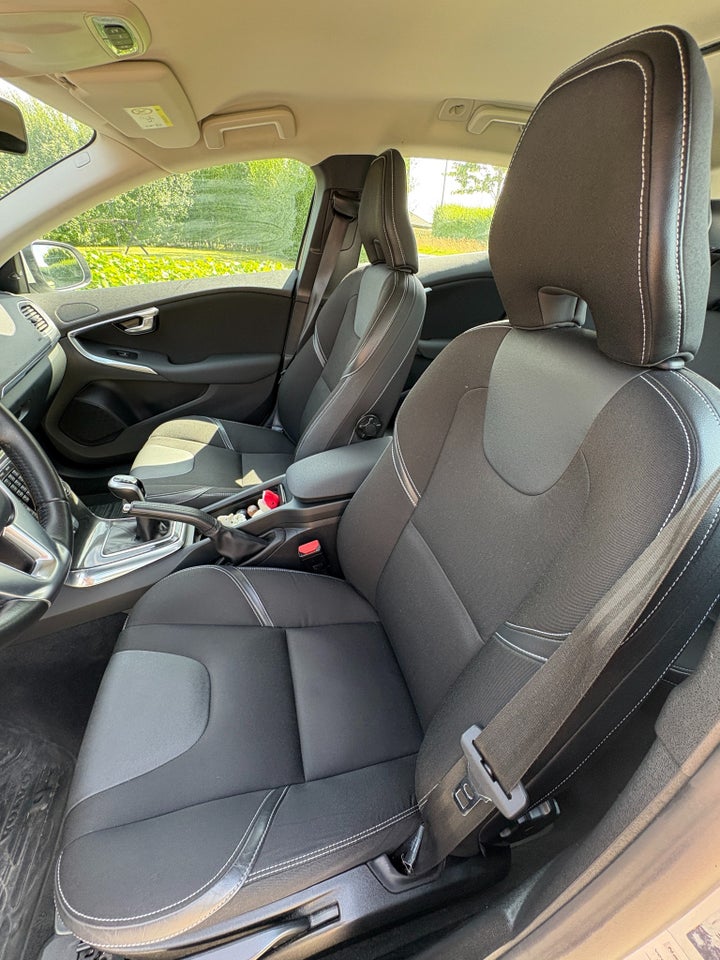 Volvo V40 2,0 D2 120 Business Advanced 5d