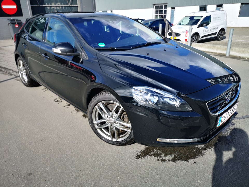 Volvo V40 2,0 D3 150 Momentum 5d