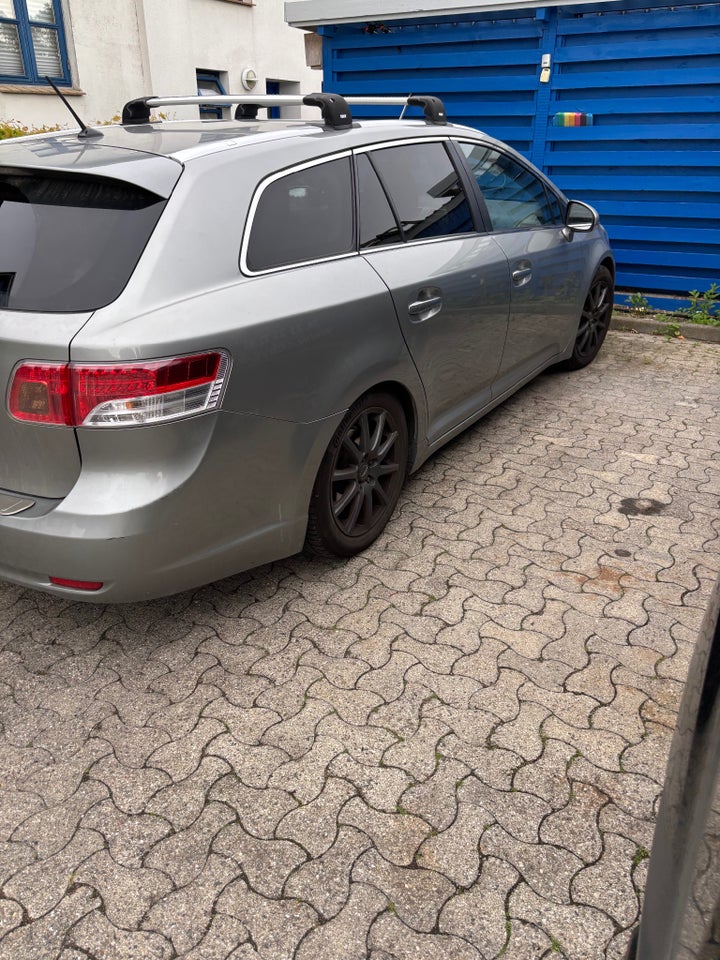 Toyota Avensis 1,8 VVT-i T1 stc. 5d