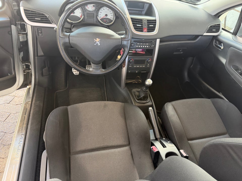 Peugeot 207 1,6 VTi CC 2d