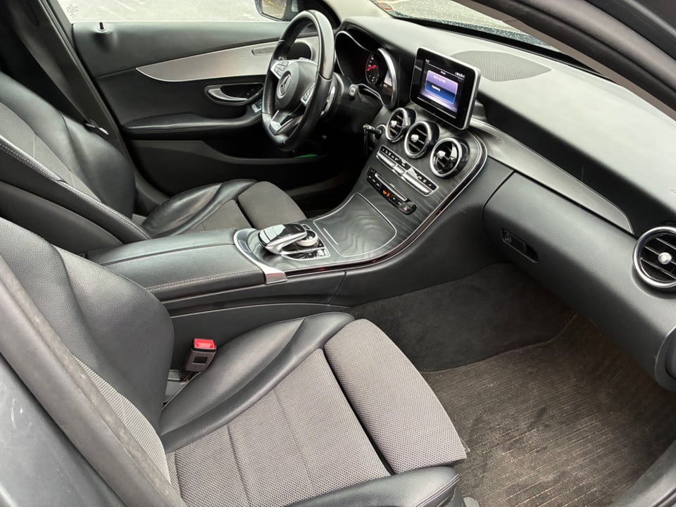 Mercedes C220 d 2,2 AMG Line stc. aut. 5d