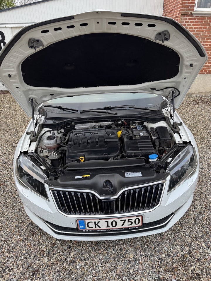 Skoda Superb 1,6 TDi 120 Style DSG 5d