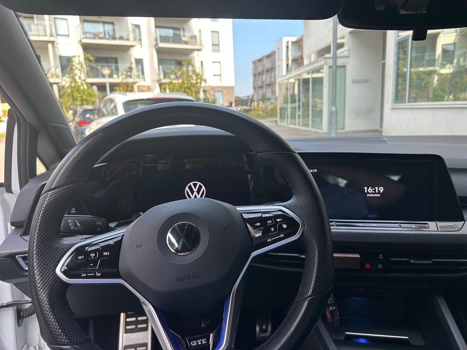 VW Golf VIII 1,4 GTE DSG 5d
