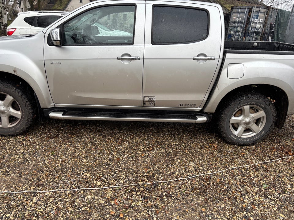 Isuzu D-Max 2,5 TD 163 Crew Cab Exclusive aut. 4d