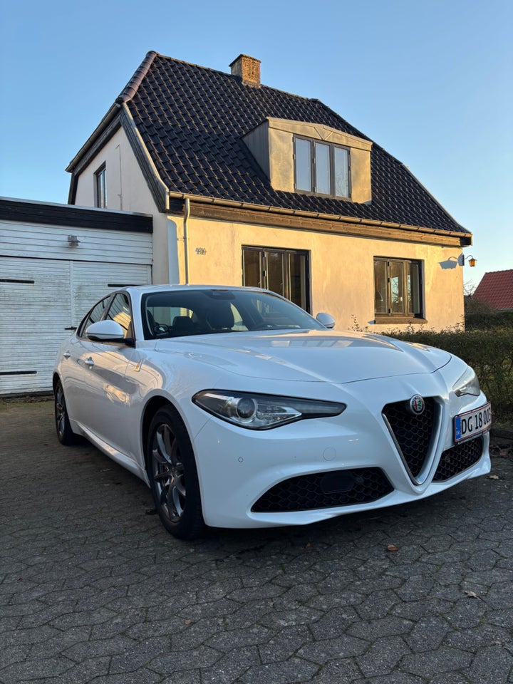 Alfa Romeo Giulia 2,2 JTD 180 aut. 4d