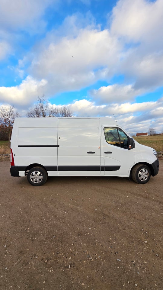 Nissan Interstar 2,3 dCi 150 L2H2 Tekna Van