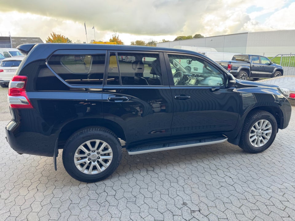 Toyota Land Cruiser 2,8 D-4D T2 aut. 5d