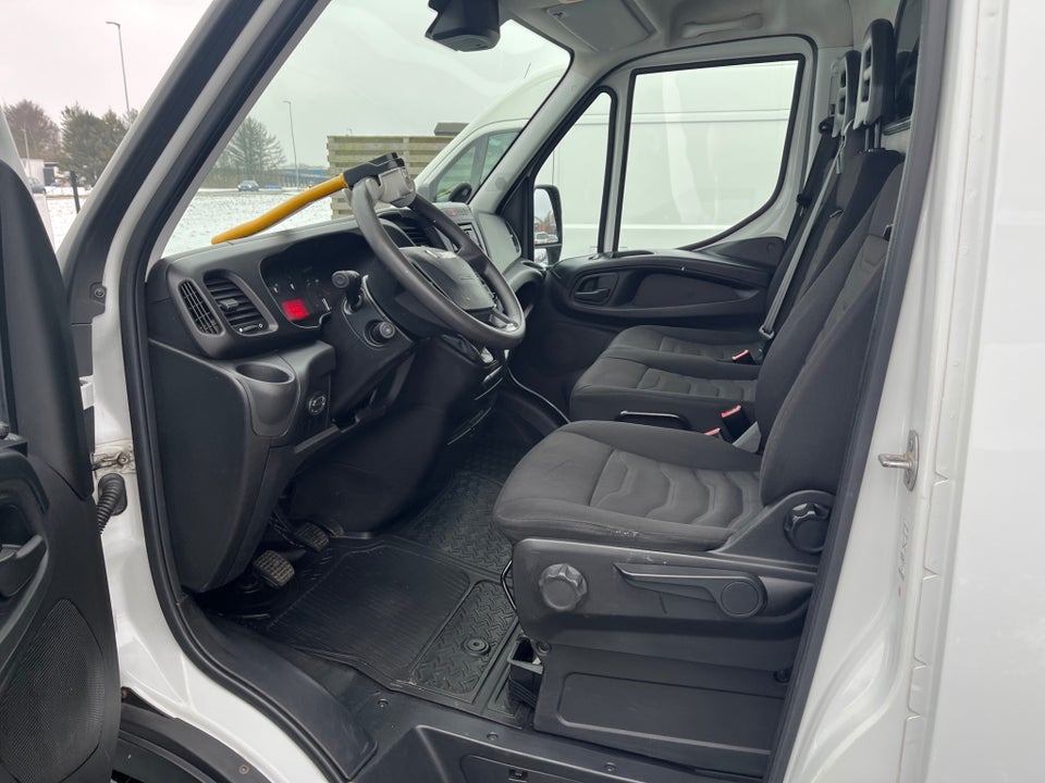 Iveco Daily 35S13 2,8 TDi Kassevogn
