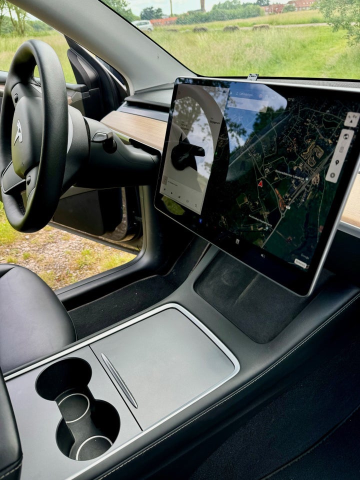 Tesla Model Y Long Range AWD 5d