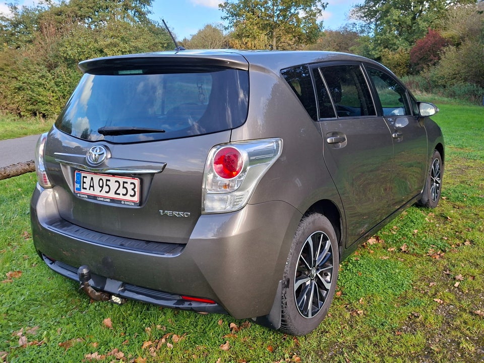 Toyota Verso 1,8 VVT-i T2 Premium 7prs 5d