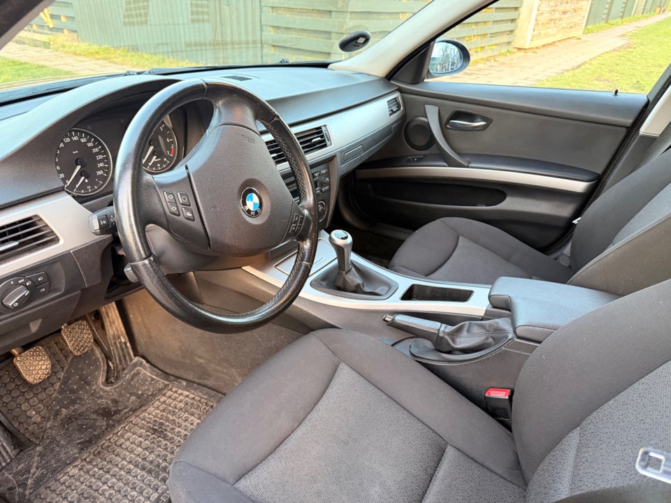 BMW 320i 2,0 Touring 5d