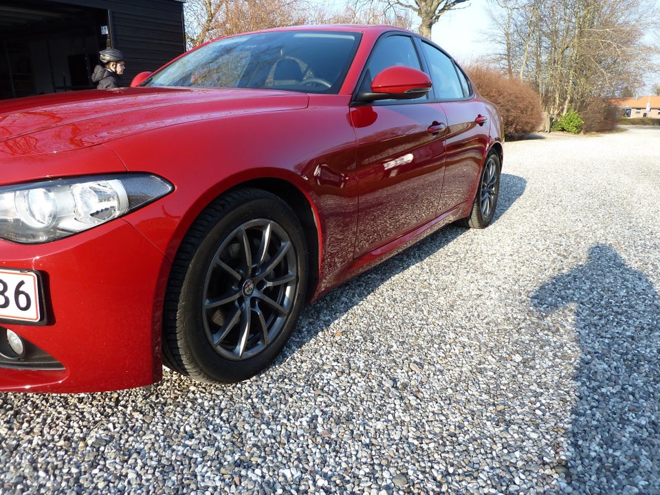 Alfa Romeo Giulia 2,0 T 200 Super aut. 4d