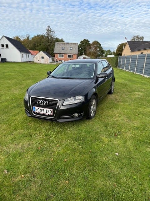 Audi A3 2,0 TDi 140 Ambiente Sportback 5d