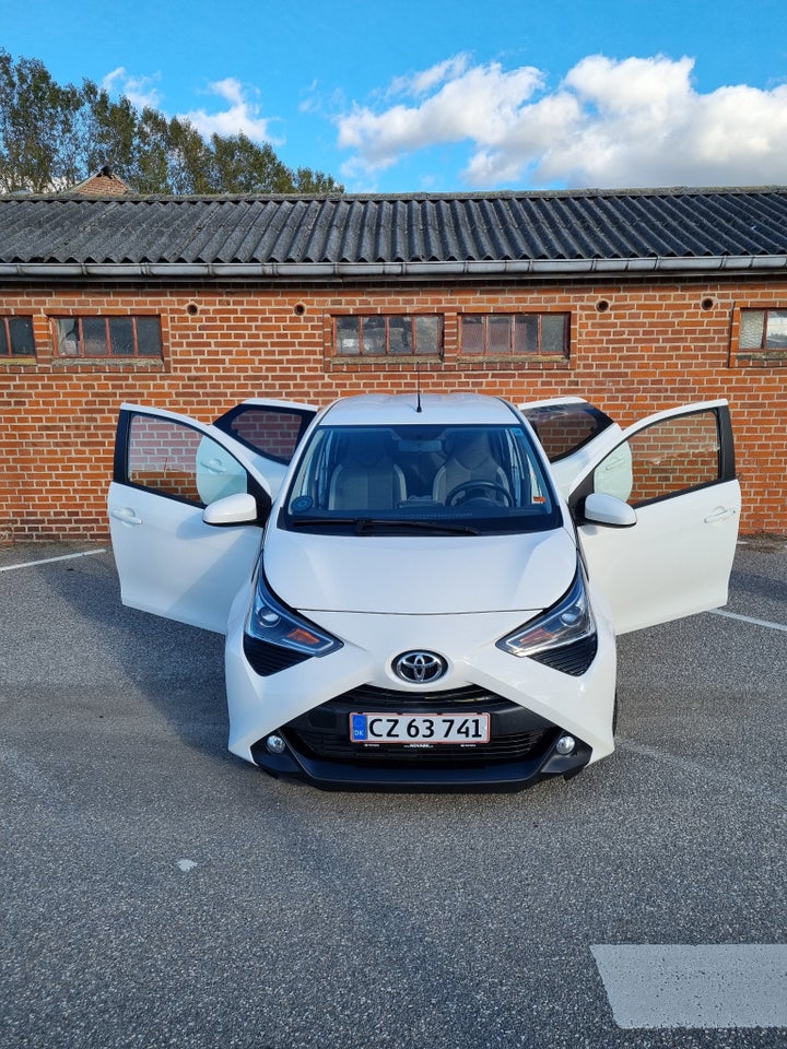 Toyota Aygo 1,0 VVT-i x-press 5d