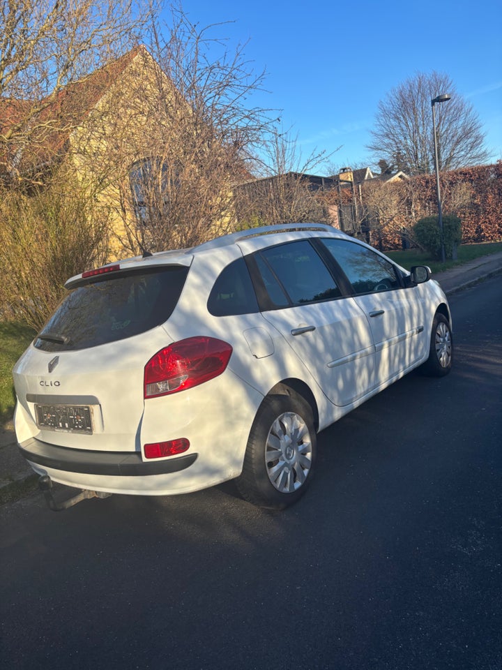 Renault Clio III 1,2 16V TCe Expression Sport Tourer 5d