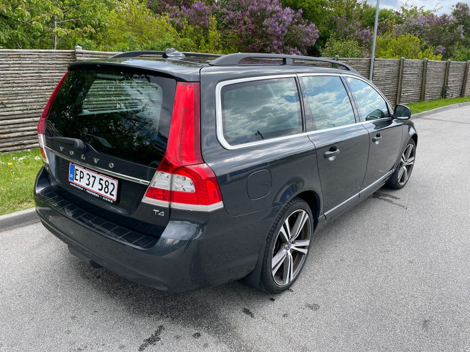 Volvo V70 2,0 T4 190 Momentum aut. 5d
