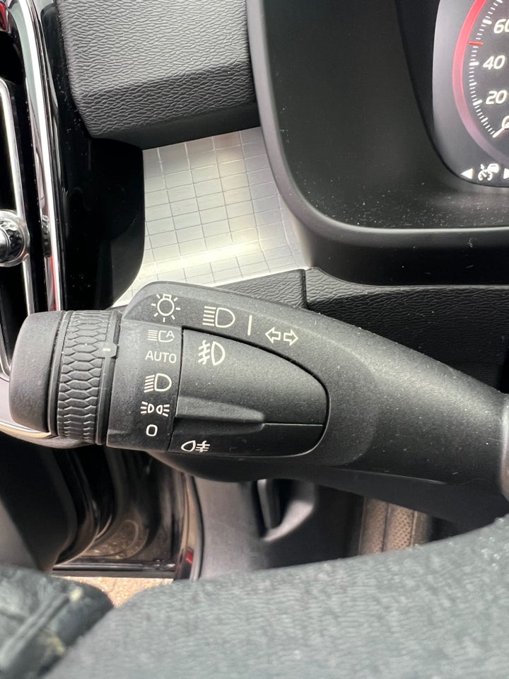 Volvo XC40 2,0 D3 150 Momentum aut. 5d