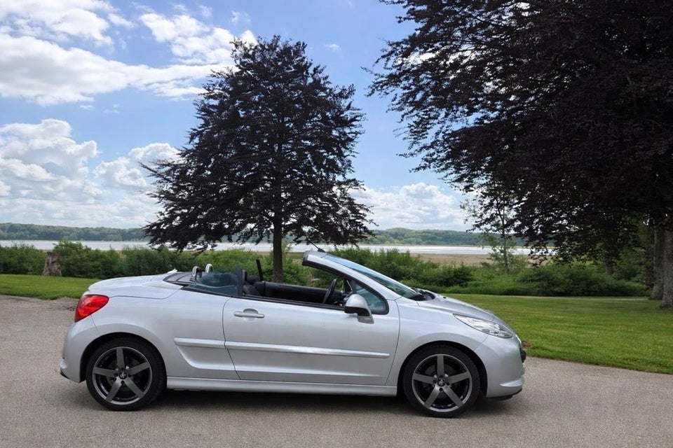 Peugeot 207 1,6 VTi CC 2d