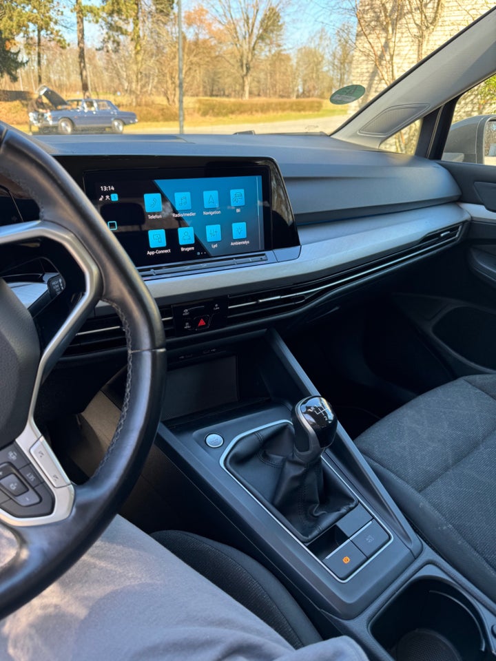 VW Golf VIII 1,5 TSi 130 Life Variant 5d