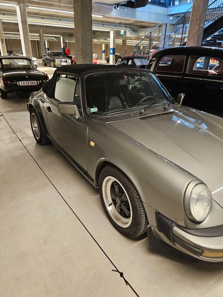 Porsche 911 3,2 Carrera Cabriolet 2d