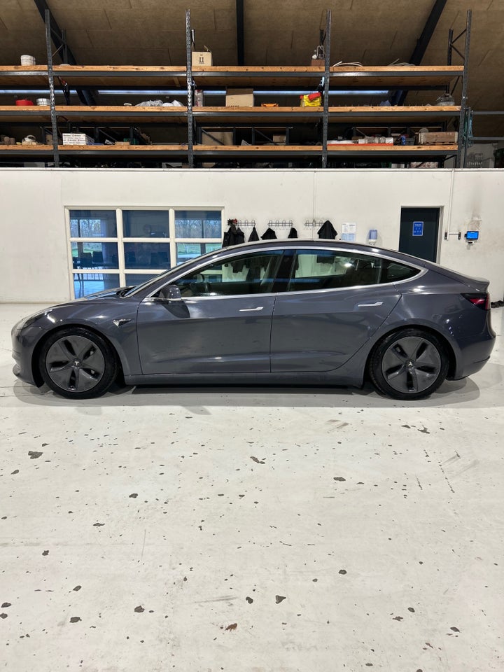 Tesla Model 3 Standard Range+ RWD 4d