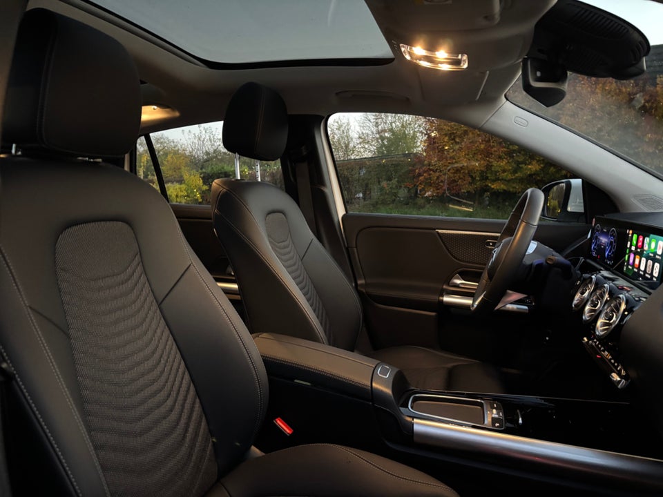 Mercedes EQA300 Progressive 4Matic 5d