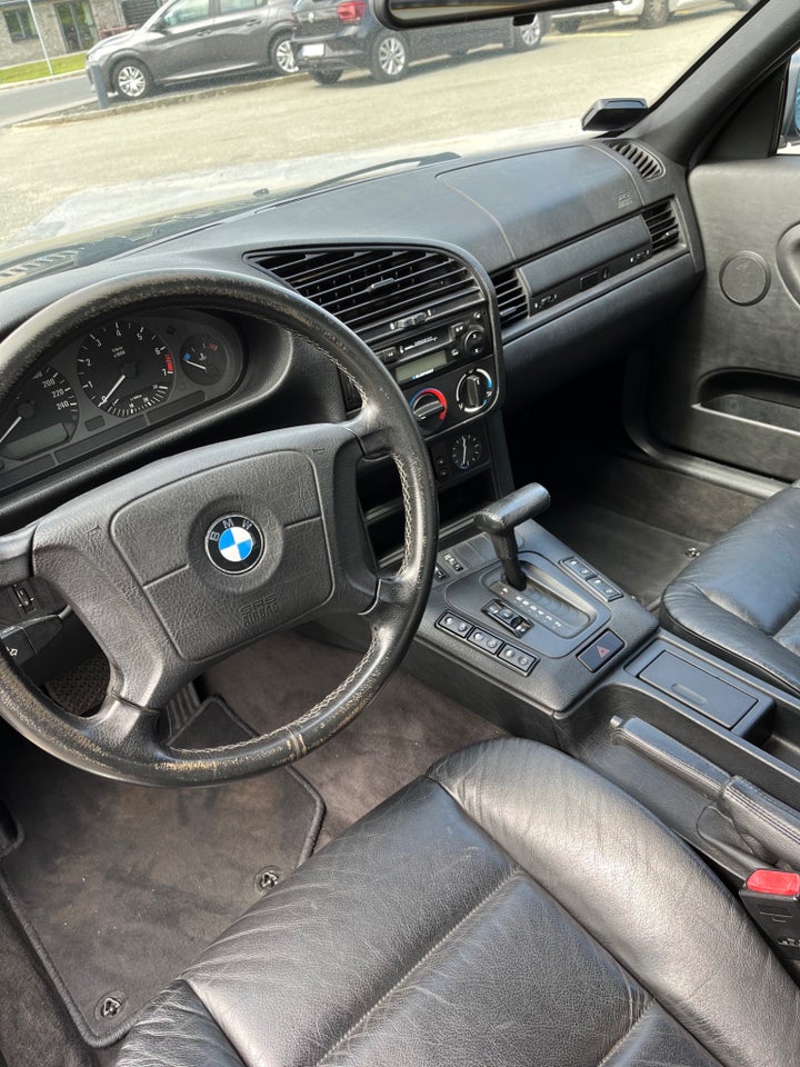 BMW 320i 2,0 Cabriolet aut. 2d