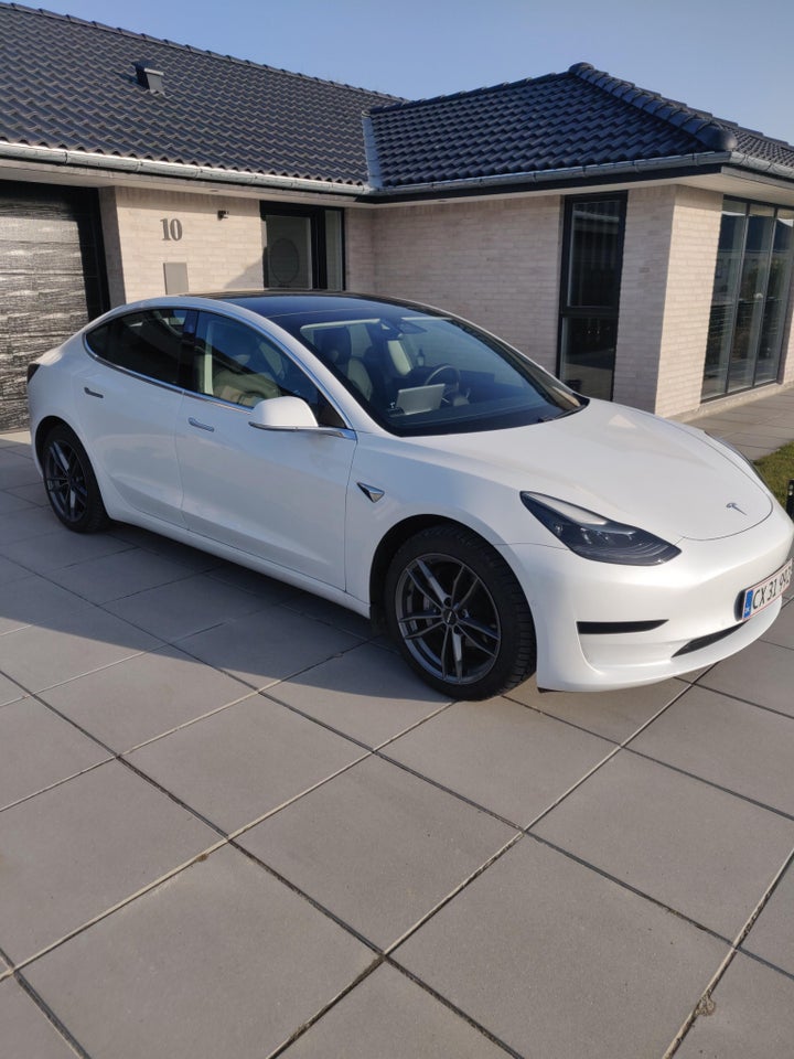 Tesla Model 3 Standard Range+ RWD 4d