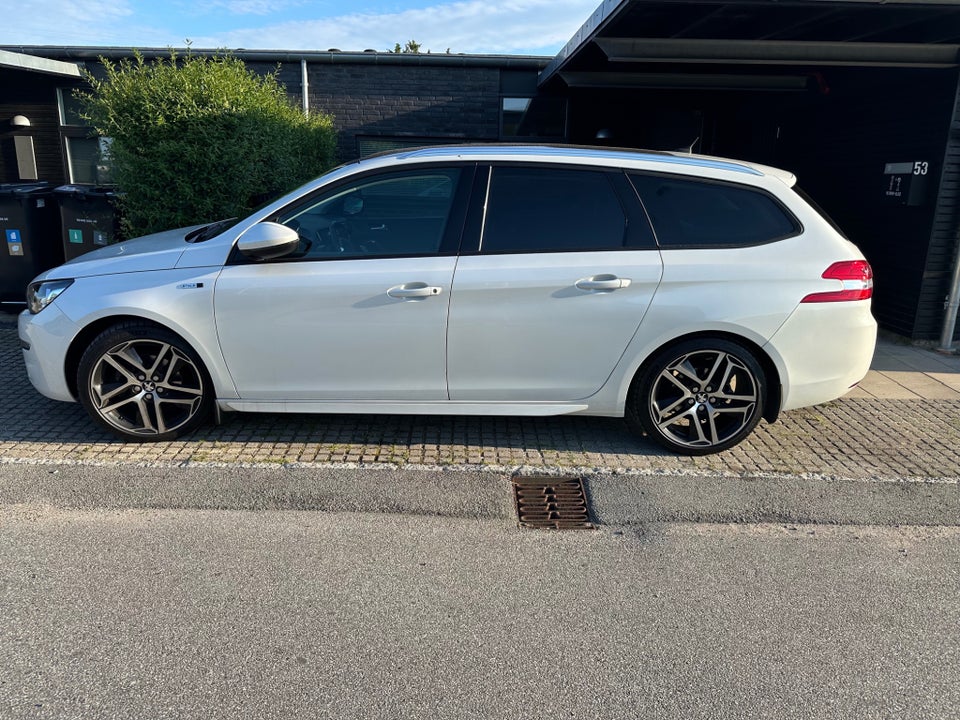 Peugeot 308 1,6 BlueHDi 120 Desire Sky SW 5d