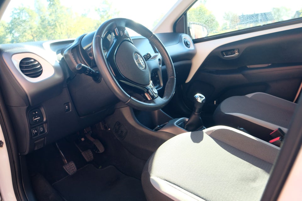 Toyota Aygo 1,0 VVT-i x-press 5d