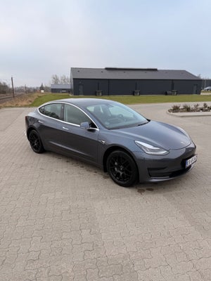 Tesla Model 3  Standard Range+ RWD 4d