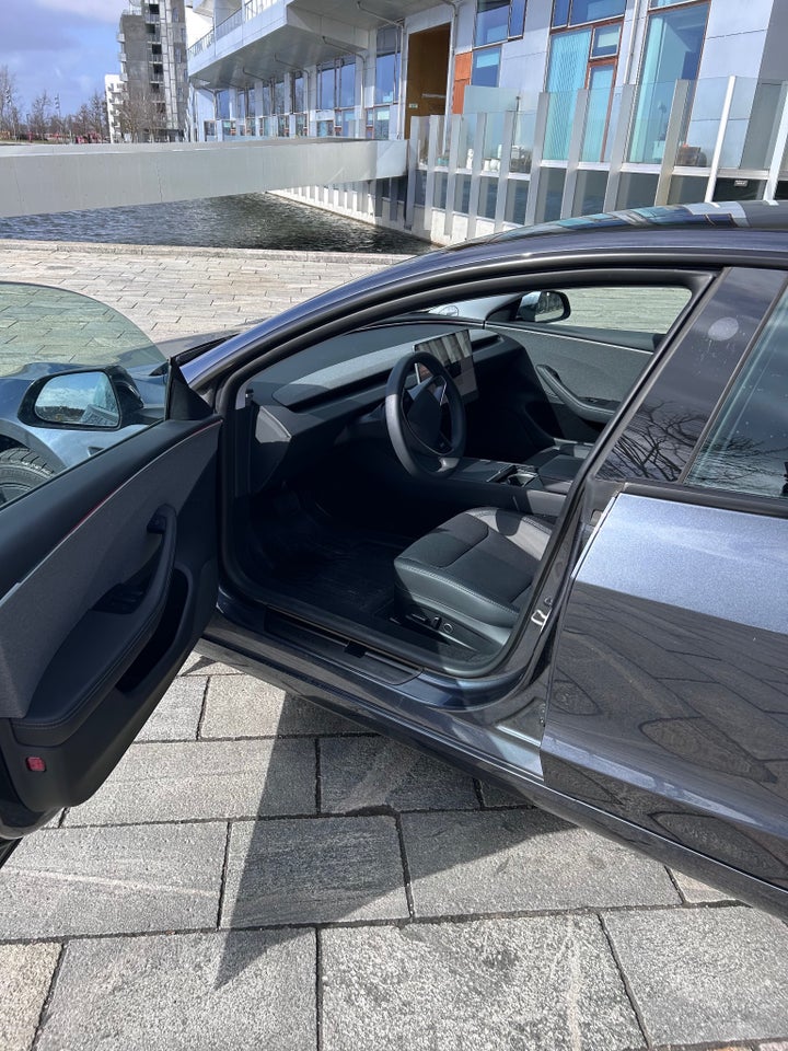 Tesla Model 3 RWD 4d