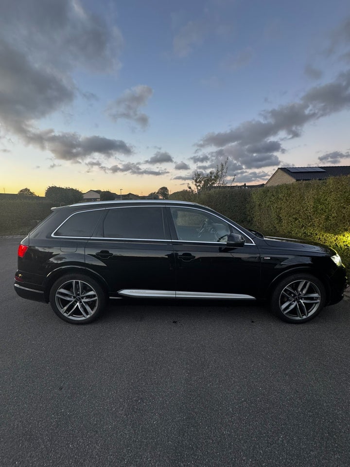 Audi Q7 3,0 TDi 272 S-line quattro Tiptr. 7prs 5d